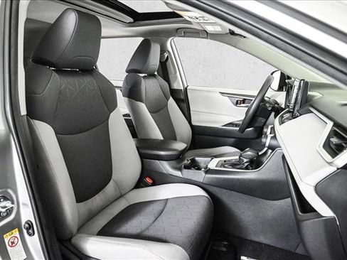 Used 2019 Toyota RAV4 XLE image 21