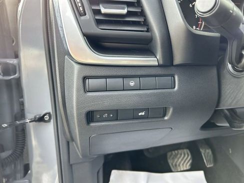 Used 2023 Nissan Rogue SV w/ SV Premium Package image 17