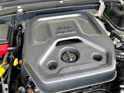 Used 2025 Jeep Wrangler Rubicon AWD/4WD image 31