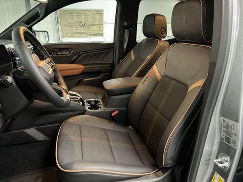 New 2025 GMC Canyon AT4 w/ Nightfall Edition AWD/4WD image 19