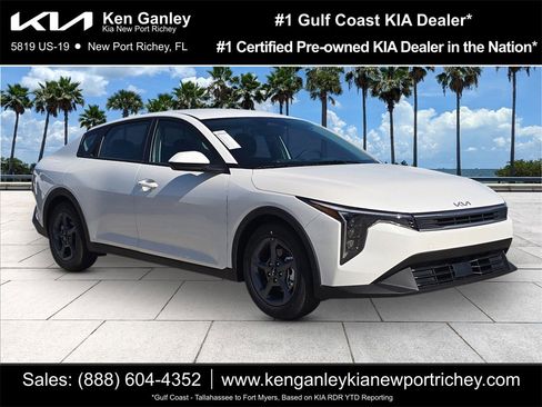 New 2025 Kia K4 LXS image 1