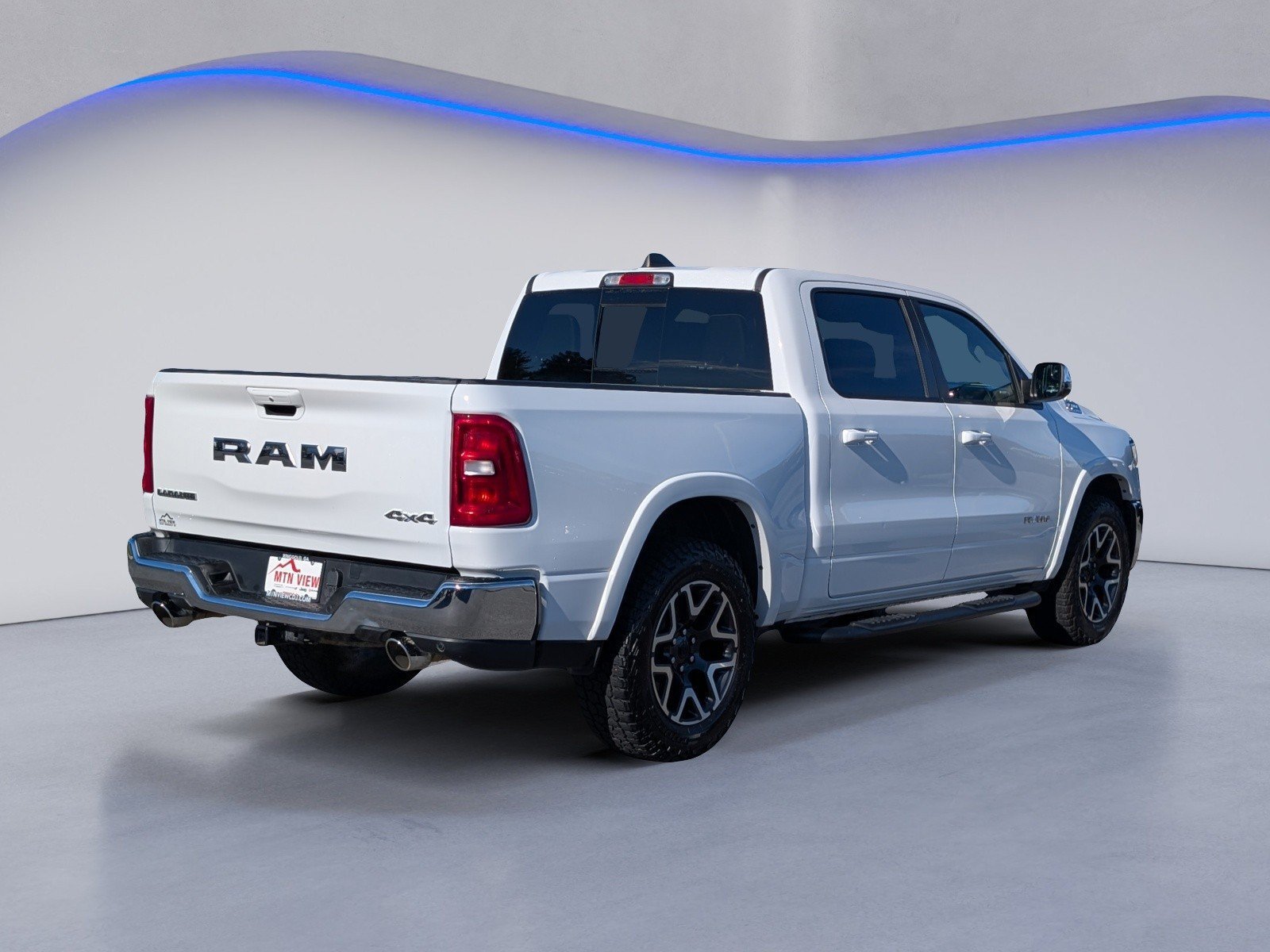 Used 2025 RAM 1500 Laramie AWD/4WD image 9