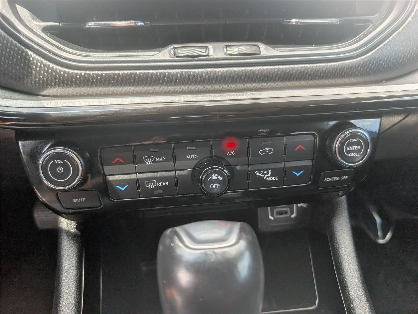 Used 2022 Jeep Compass Trailhawk w/ Trailhawk Convenience Group AWD/4WD image 30