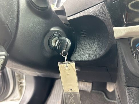 Used 2015 Toyota Corolla LE image 23