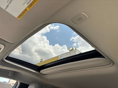 Used 2025 Toyota Sienna XLE FWD image 29