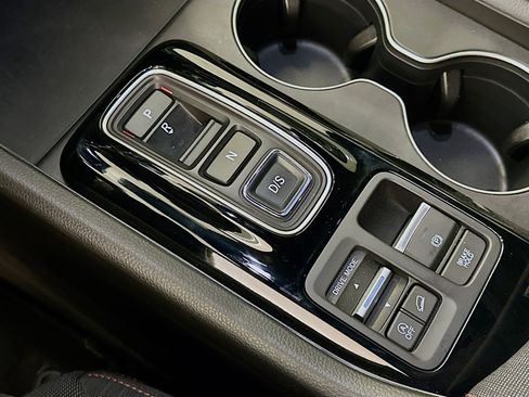 Used 2025 Honda Pilot Sport image 25
