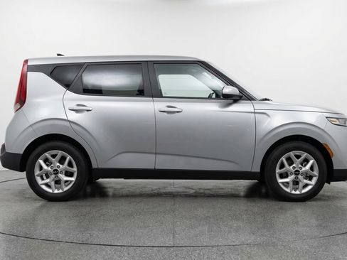 Used 2025 Kia Soul LX w/ LX Technology Package image 11