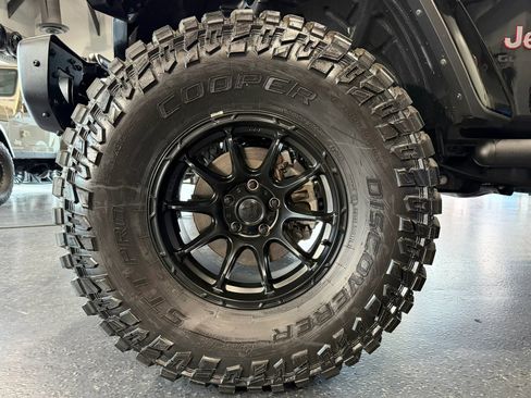 Used 2022 Jeep Gladiator Rubicon w/ LED Lighting Group image 23