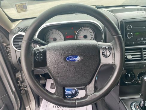 Used 2008 Ford Explorer Sport Trac XLT AWD/4WD image 10