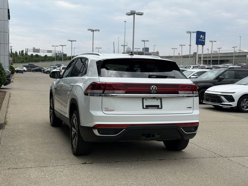Used 2024 Volkswagen Atlas Cross Sport SE AWD/4WD image 7