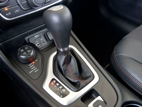 Used 2016 Jeep Cherokee Trailhawk w/ Cold Weather Group image 27