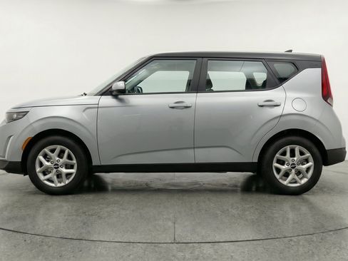 Used 2025 Kia Soul LX w/ LX Technology Package FWD image 5