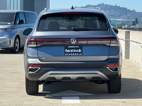 New 2026 Volkswagen Taos SE FWD image 5