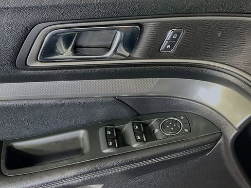 Used 2019 Ford Explorer XLT w/ Equipment Group 201A FWD image 12