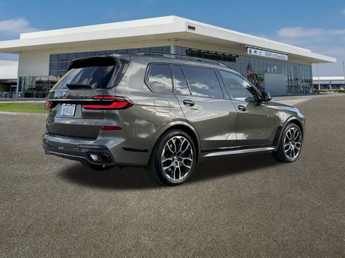 Certified 2023 BMW X7 xDrive40i w/ Executive Package image 11