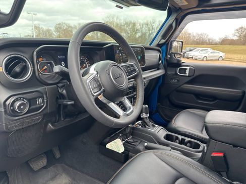 Used 2024 Jeep Wrangler Sahara w/ Technology Group image 19