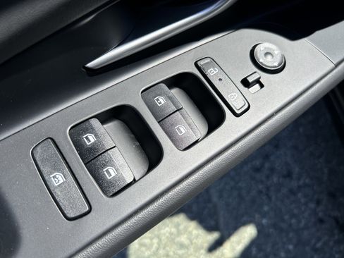 New 2026 Hyundai Elantra SE FWD image 18