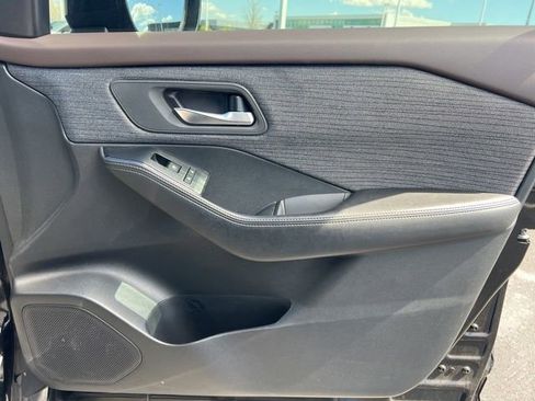 Used 2023 Nissan Rogue SV image 30