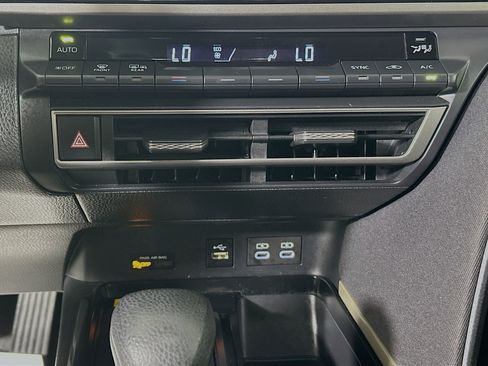 Used 2025 Toyota Camry LE image 23