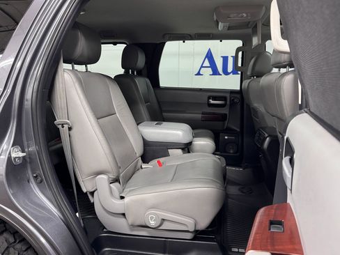 Used 2016 Toyota Sequoia Platinum image 25
