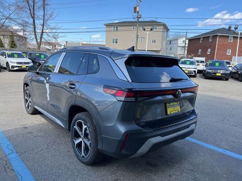 New 2026 Volkswagen Tiguan SE image 12