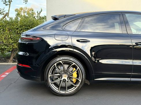 Used 2023 Porsche Cayenne Turbo S image 6