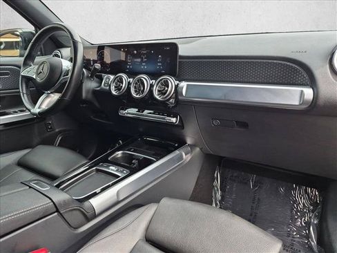 Used 2025 Mercedes-Benz GLB 250 4MATIC image 21
