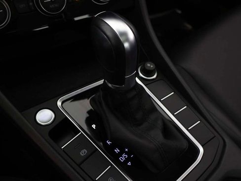 Used 2019 Volkswagen Jetta SE w/ Cold Weather Package image 48