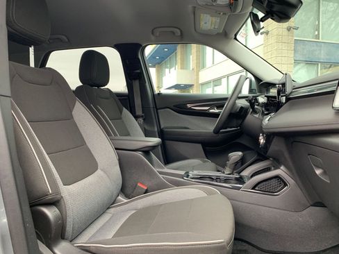 Used 2025 Chevrolet TrailBlazer LT w/ Driver Confidence Package image 34
