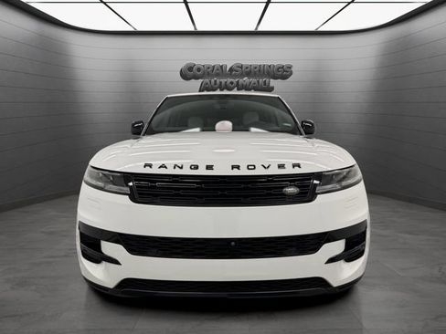 Used 2025 Land Rover Range Rover Sport SE AWD/4WD image 8