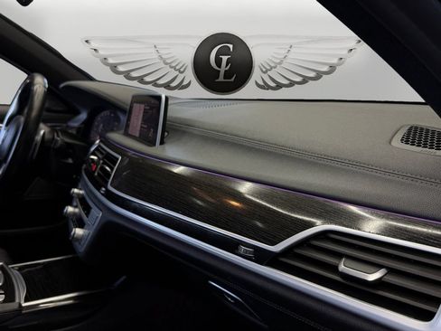 Used 2021 BMW 740i w/ M Sport Package RWD image 19