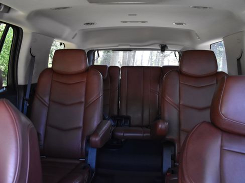 Used 2019 Cadillac Escalade Luxury image 28