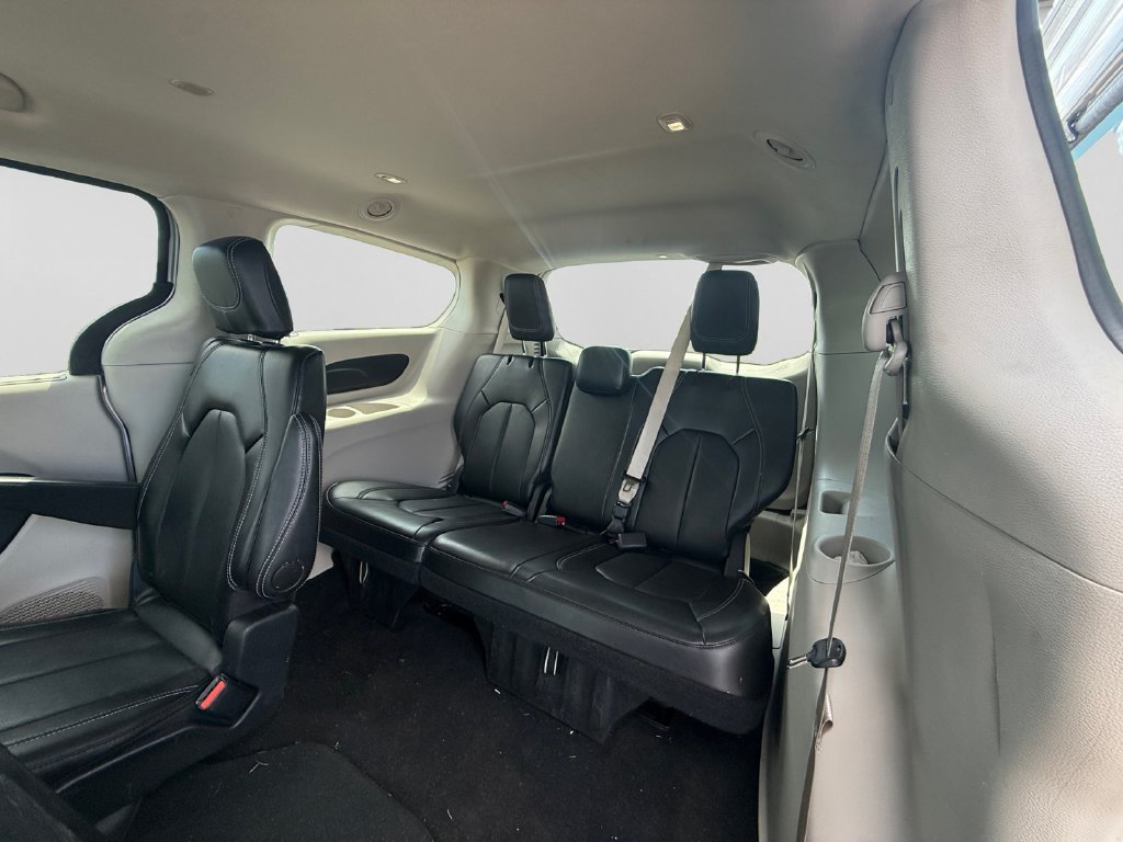 Used 2024 Chrysler Pacifica Touring-L FWD image 37