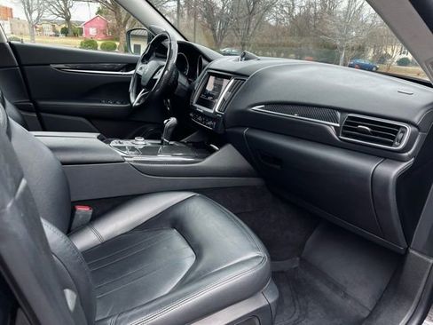 Used 2017 Maserati Levante image 22