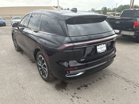 Used 2025 Lincoln Nautilus Reserve AWD/4WD image 3