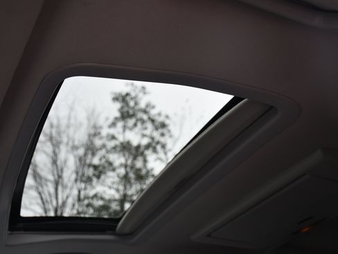 Used 2017 Toyota Sienna Limited Premium image 16