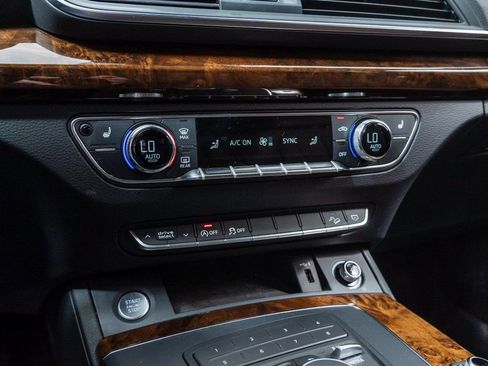 Used 2018 Audi Q5 2.0T Premium w/ Convenience Package image 18