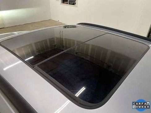 Used 2023 Audi e-tron Premium Plus image 27