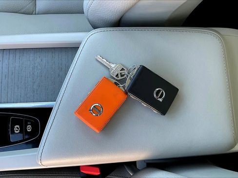 Used 2024 Volvo V60 B5 Cross Country Plus image 14