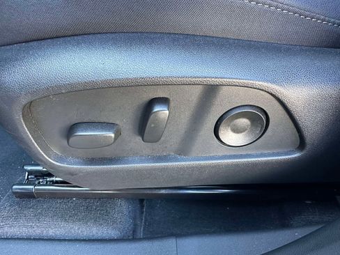 Used 2025 Chevrolet Equinox LT w/ Convenience Package II image 17