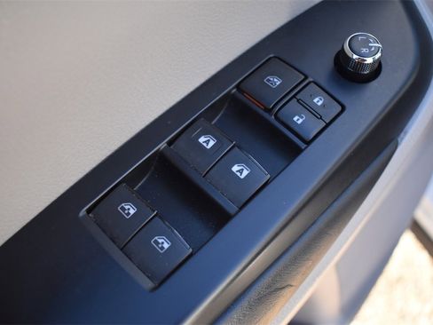 Used 2017 Toyota Highlander XLE image 25