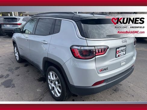 Used 2025 Jeep Compass Limited image 9