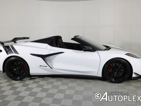 Used 2025 Chevrolet Corvette Z06 w/ Z07 Performance Package RWD image 4