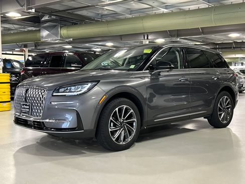 Used 2023 Lincoln Corsair AWD w/ Equipment Group 101A image 5