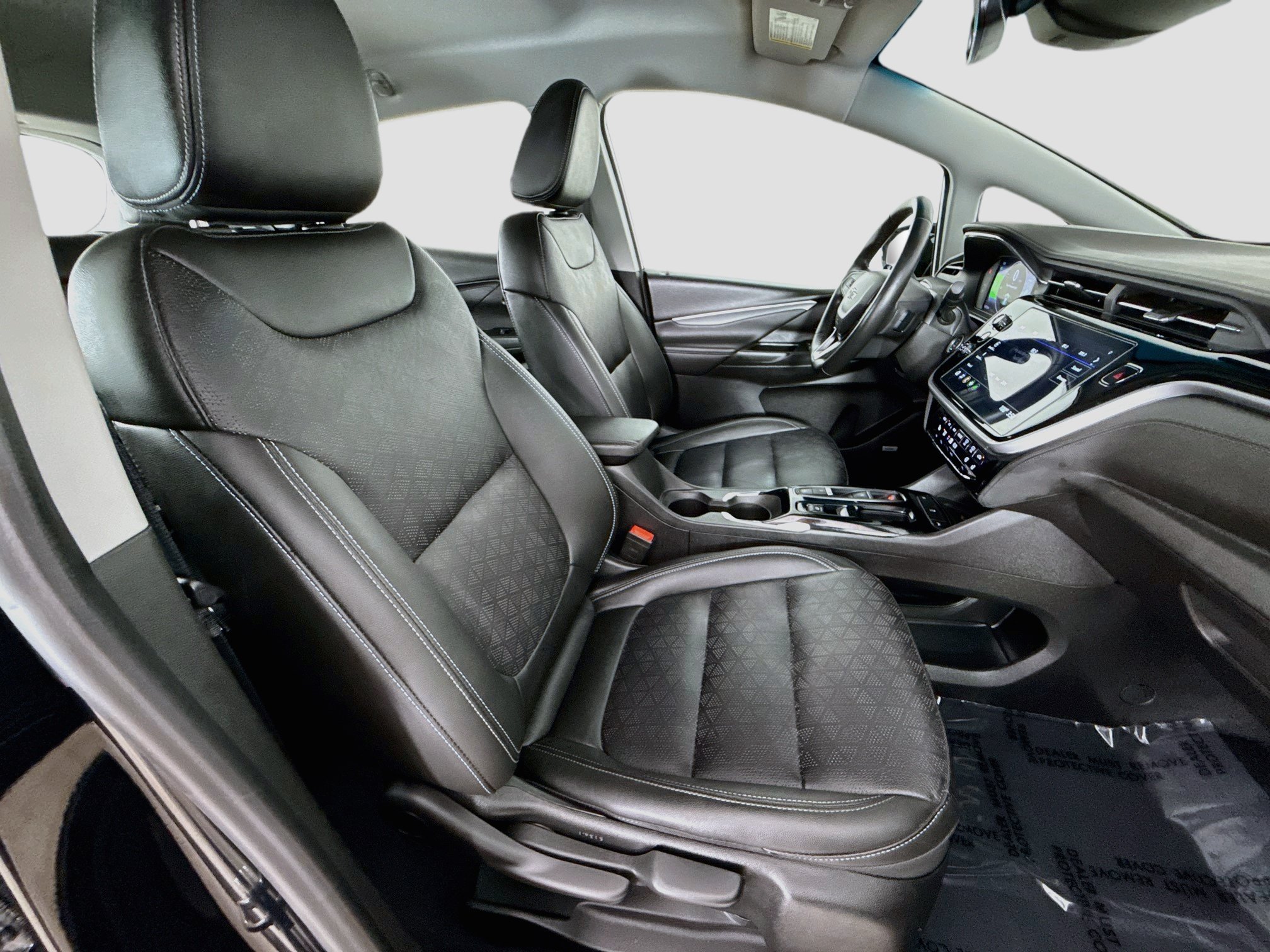Used 2023 Chevrolet Bolt LT w/ Infotainment Package FWD image 28