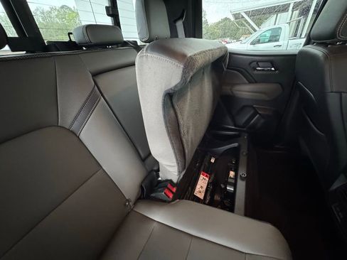 Used 2024 Chevrolet Colorado ZR2 w/ ZR2 Convenience Package III image 25