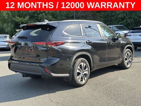 Used 2024 Toyota Highlander XLE AWD/4WD image 2