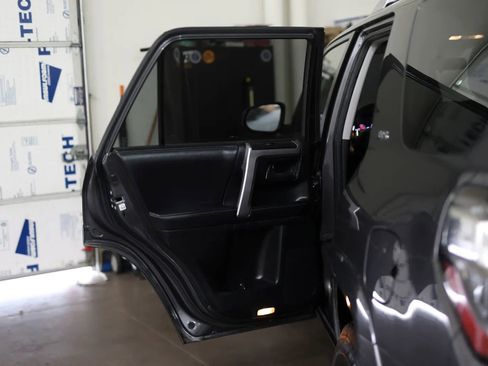 Used 2018 Toyota 4Runner SR5 Premium image 16