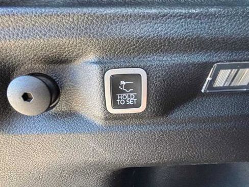 Used 2023 Jeep Grand Cherokee L Laredo AWD/4WD image 35