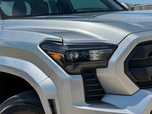 Used 2024 Toyota Tacoma SR5 AWD/4WD image 10
